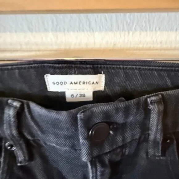 Good American Jeans in Size 6 In Color Black - Picture 6 of 9
